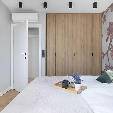 Duży W Centrum Krakowa Z 4 Sypialniami Balkonem I Parkingiem By Renters Apartament
