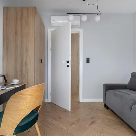 Duży W Centrum Krakowa Z 4 Sypialniami Balkonem I Parkingiem By Renters *