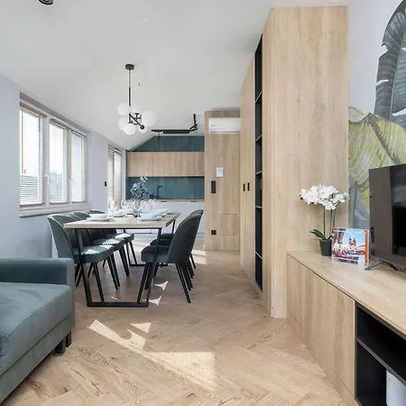 Duzy W Centrum Krakowa Z 4 Sypialniami Balkonem I Parkingiem By Renters * Cracovia